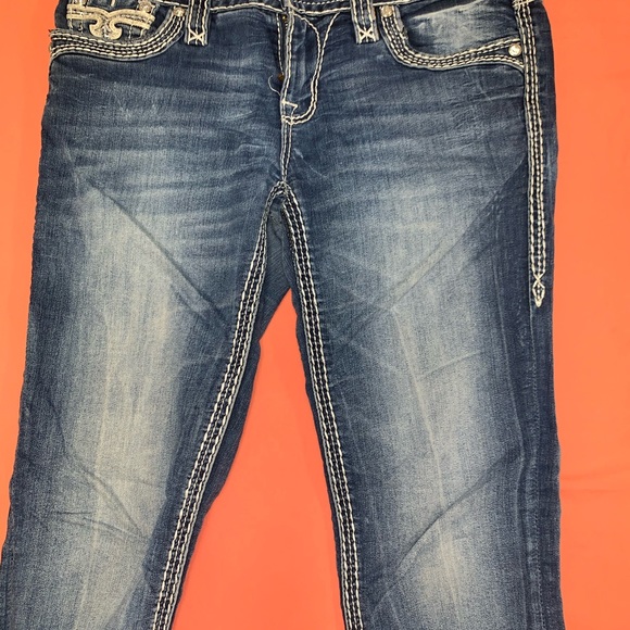 Size 28 Rock Revival bootcut jeans! - Picture 3 of 3